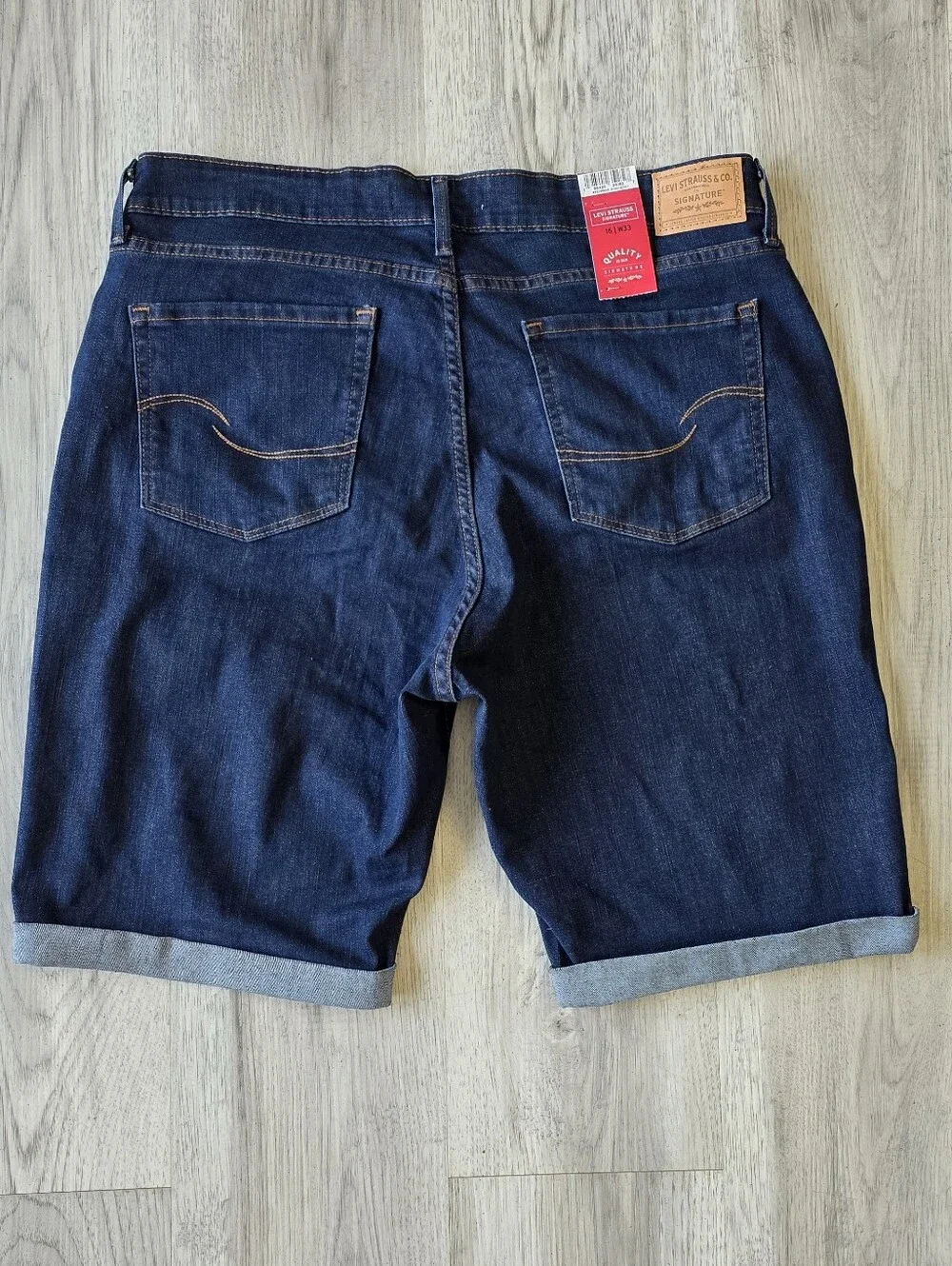 Levi Strauss Signature Women’s Bermuda Shorts Size 16 NWT